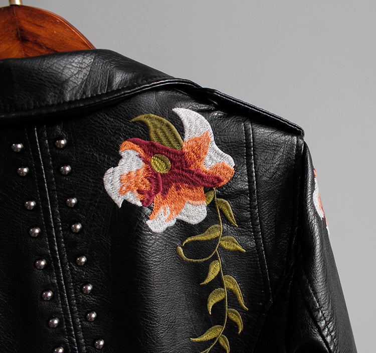 Audhild | Bikerjacka Dam Blombroderad Nitar Asymmetrisk Zip