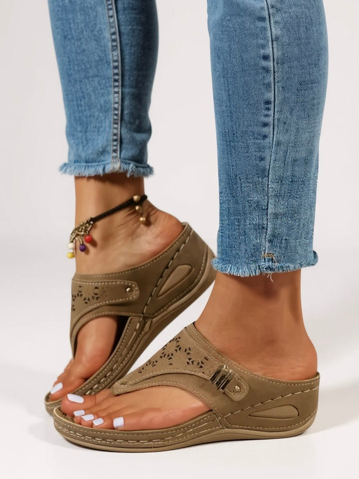 Clara | Slip-On Sandaler Dam Med Utskurna Detaljer