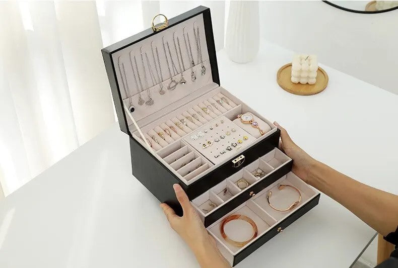Elegant Smyckeskrin I Flernivådesign – Rymlig Förvaring För Smycken Och Accessoarer