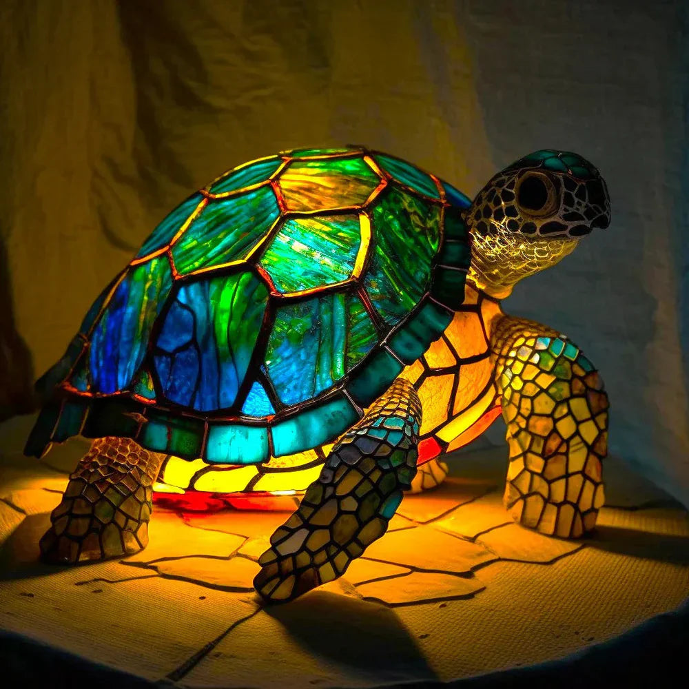 Konstnärlig Djurlampa Med Färgat Glasutseende Och Stämningsfull Belysning